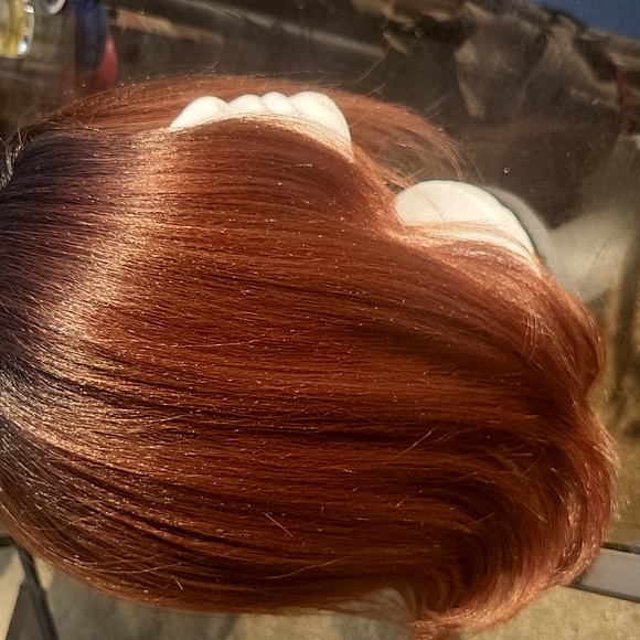 Red wig - Picture 4 of 4